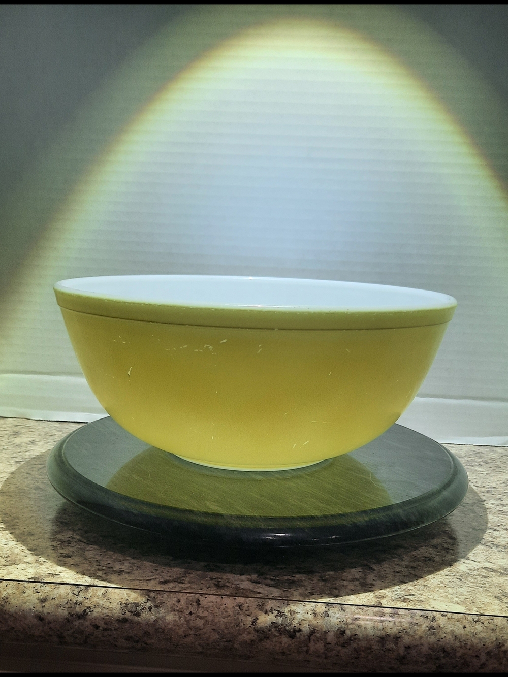 Pyrex Primary Yellow 404 - Picture 4 of 6
